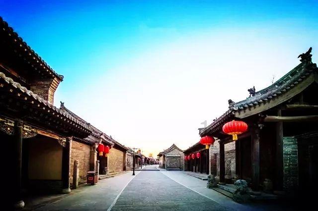 琳娜整理房间